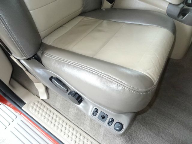 Ford Excursion 2004 photo 16