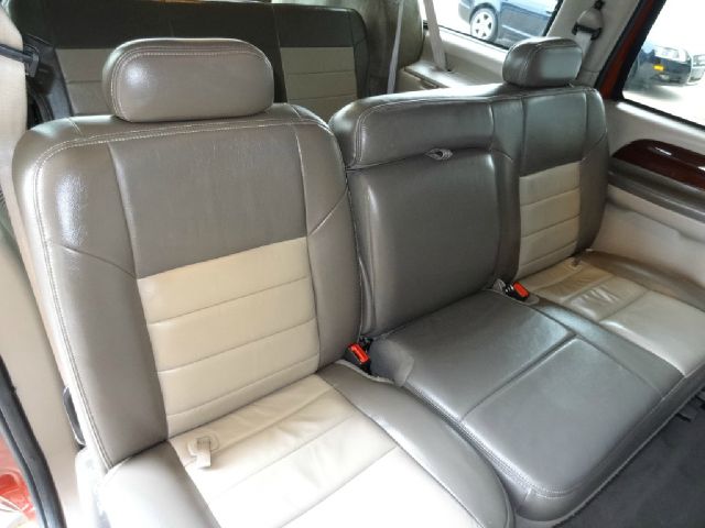 Ford Excursion 2004 photo 18