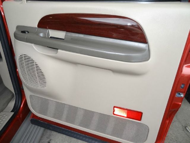 Ford Excursion 2004 photo 19