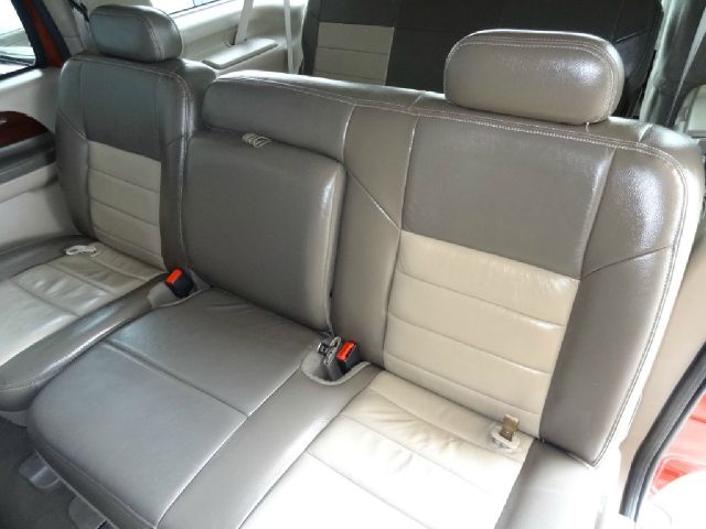 Ford Excursion 2004 photo 22