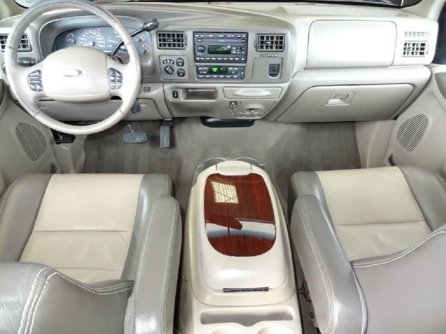 Ford Excursion 2004 photo 23