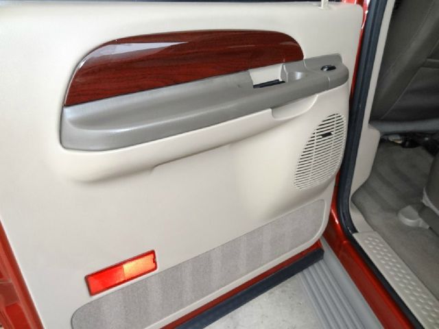 Ford Excursion 2004 photo 24