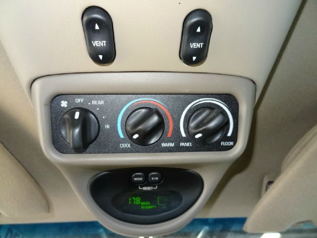 Ford Excursion 2004 photo 26