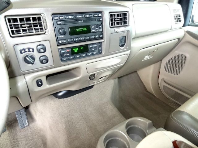 Ford Excursion 2004 photo 29