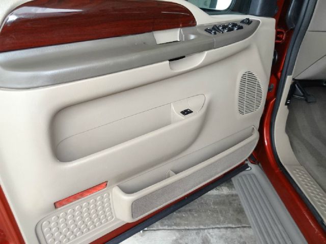 Ford Excursion 2004 photo 37