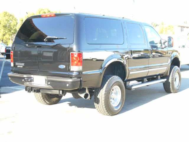 Ford Excursion 2004 photo 0