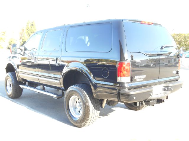 Ford Excursion 2004 photo 2
