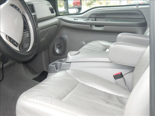 Ford Excursion 2004 photo 3