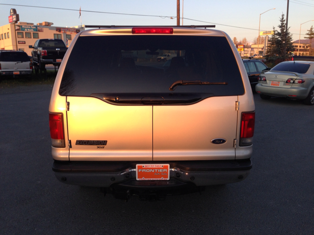 Ford Excursion 2004 photo 1