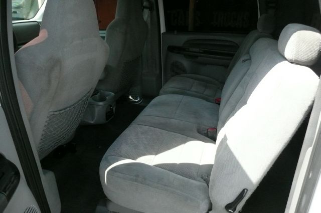 Ford Excursion 2004 photo 2