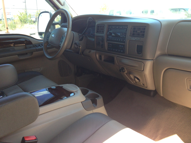 Ford Excursion 2004 photo 2