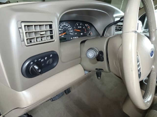 Ford Excursion 2004 photo 10