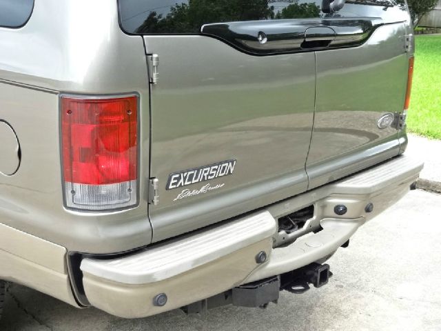 Ford Excursion 2004 photo 16