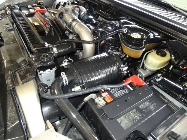 Ford Excursion 2004 photo 21