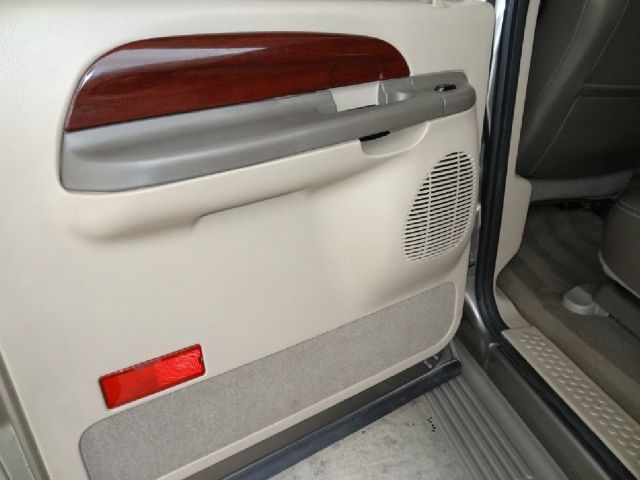 Ford Excursion 2004 photo 23