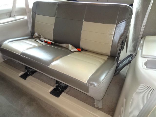Ford Excursion 2004 photo 35