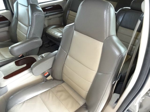 Ford Excursion 2004 photo 38