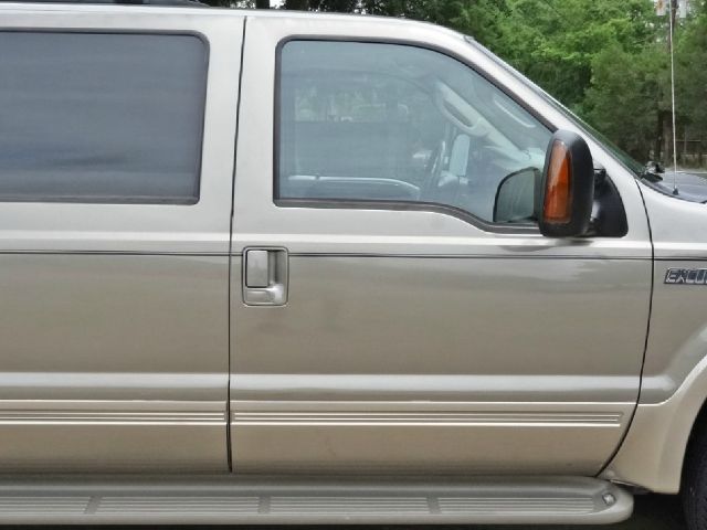 Ford Excursion 2004 photo 41