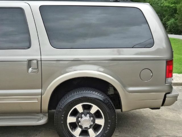 Ford Excursion 2004 photo 44