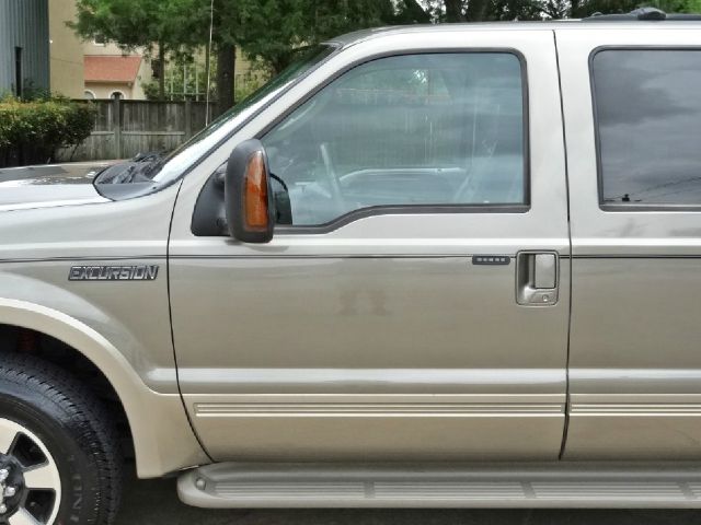 Ford Excursion 2004 photo 45
