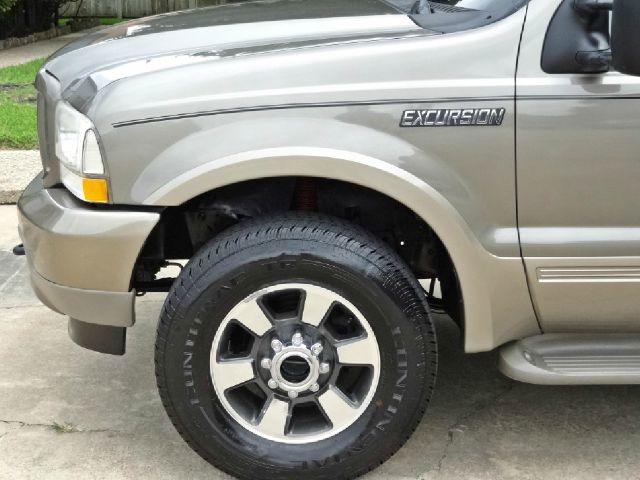 Ford Excursion 2004 photo 46