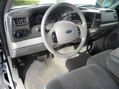 Ford Excursion 2004 photo 3