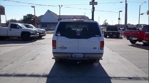 Ford Excursion 2004 photo 2