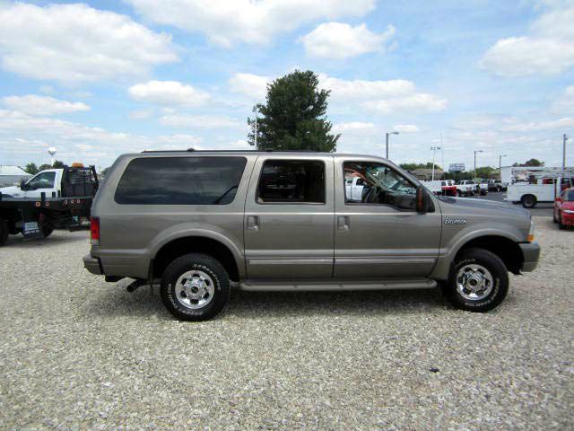Ford Excursion 2004 photo 1