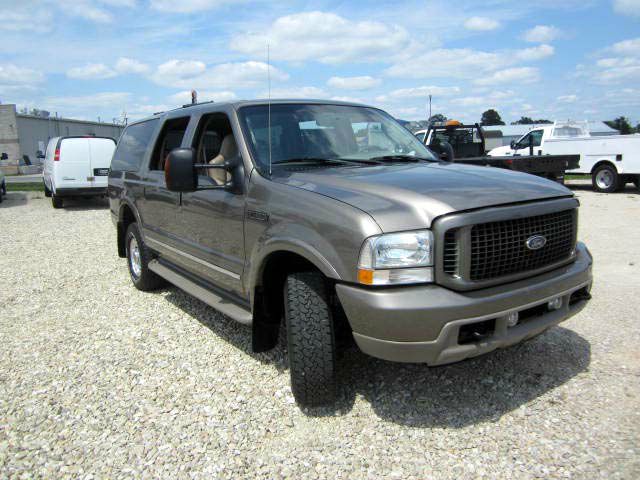 Ford Excursion 2004 photo 2