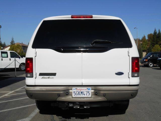 Ford Excursion 2004 photo 2