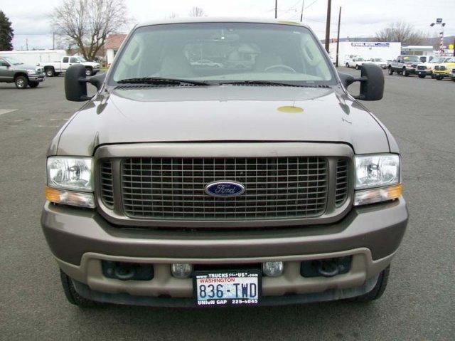 Ford Excursion 2004 photo 2