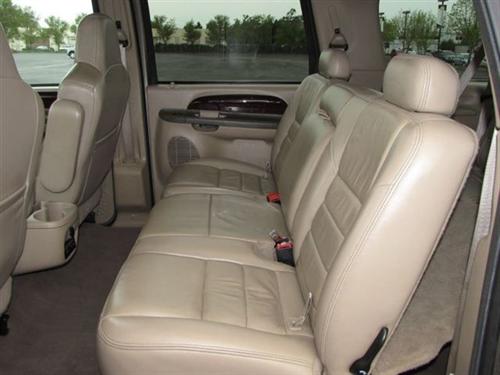 Ford Excursion 2004 photo 3