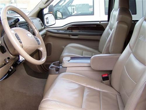 Ford Excursion 2004 photo 1