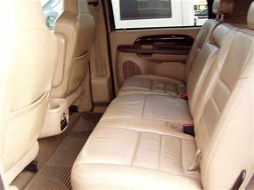 Ford Excursion 2004 photo 2