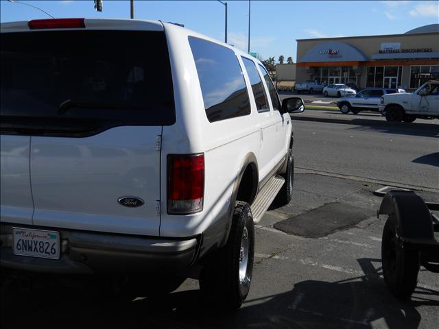 Ford Excursion 2004 photo 2