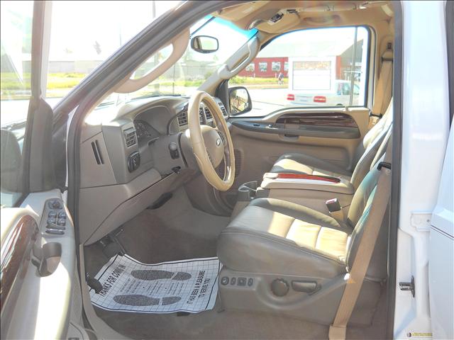 Ford Excursion 2004 photo 1