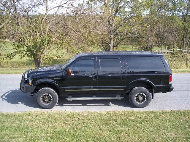 Ford Excursion 2004 photo 2