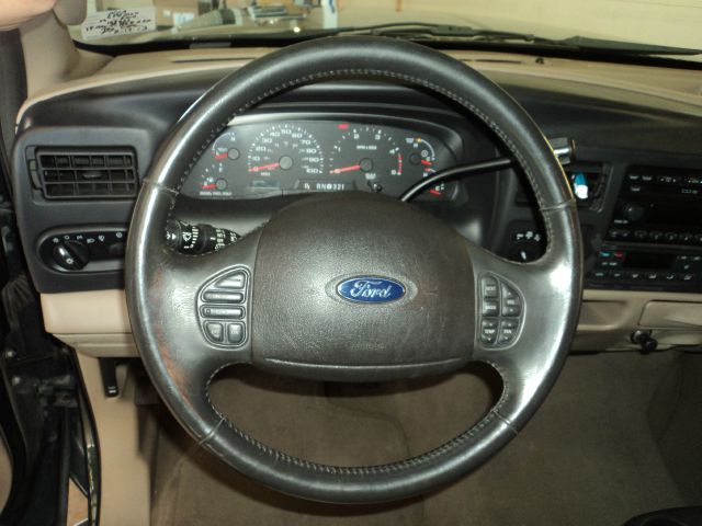 Ford Excursion 2005 photo 23