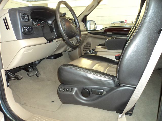 Ford Excursion 2005 photo 32
