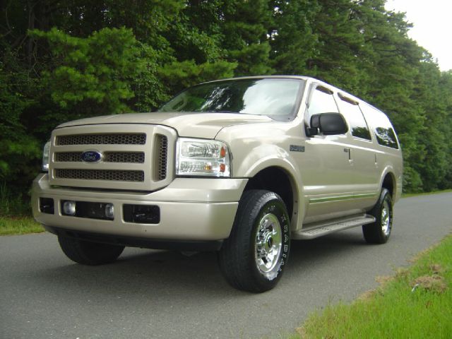 Ford Excursion 2005 photo 1