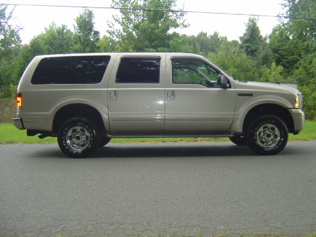 Ford Excursion 2005 photo 2
