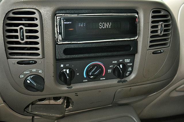 Ford Expedition 1998 photo 3