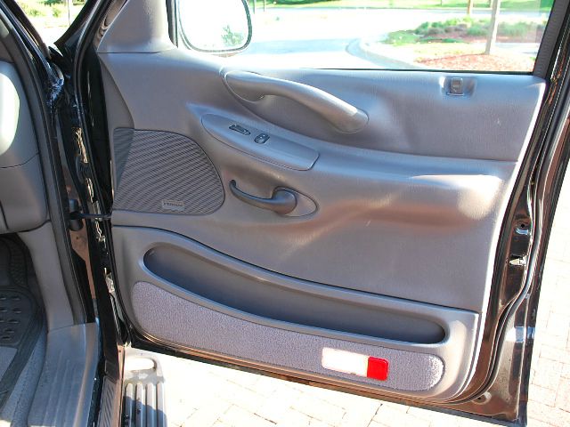 Ford Expedition 1999 photo 18