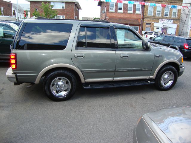 Ford Expedition E320 - Extra Sharp SUV
