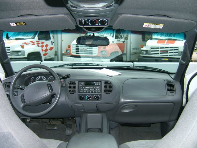 Ford Expedition 2000 photo 3