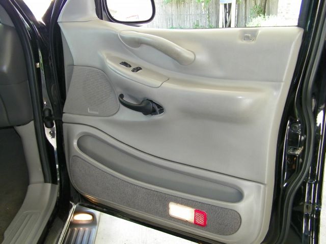 Ford Expedition 2000 photo 3