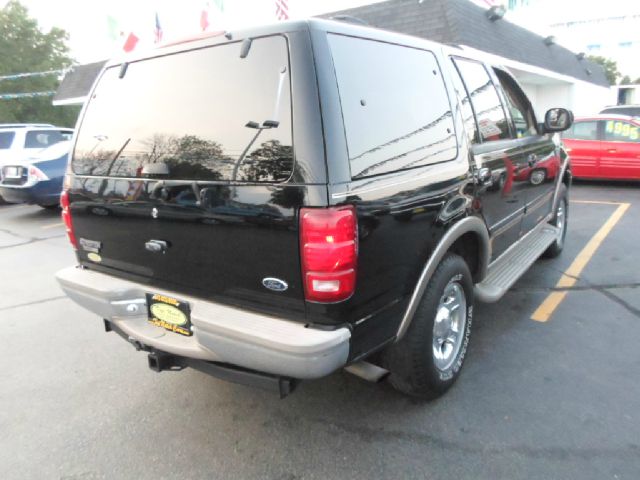 Ford Expedition E320 - Extra Sharp SUV