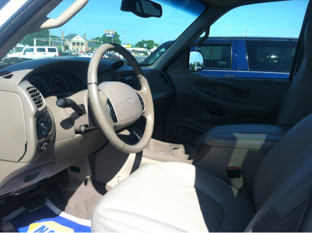 Ford Expedition 2001 photo 1