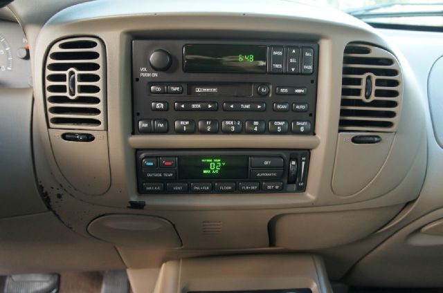 Ford Expedition 2001 photo 17