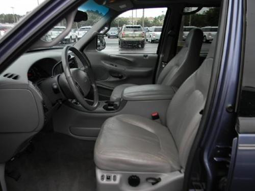 Ford Expedition 2002 photo 2